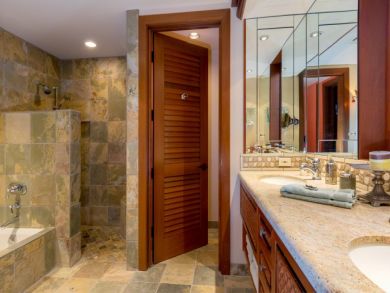 Spacious Bathroom